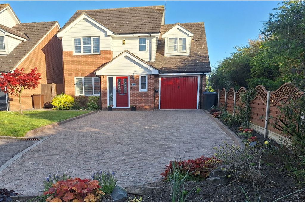 Property photo 2 of 20 Front Garden