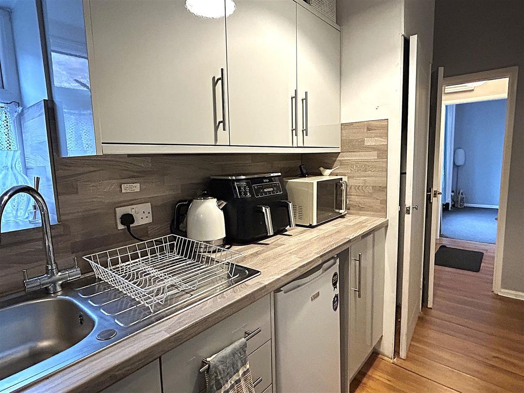 Property photo 3 of 8 Kitchen