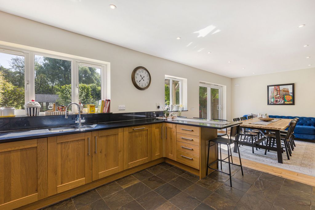 Property photo 2 of 40