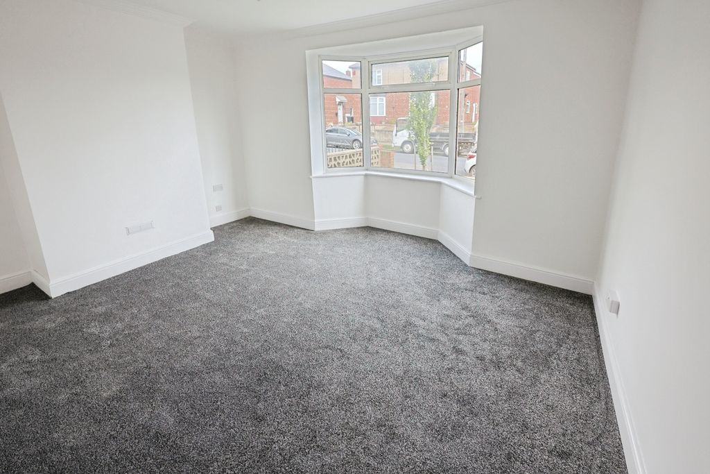 Property photo 2 of 11 Pbox-Img.Jpg