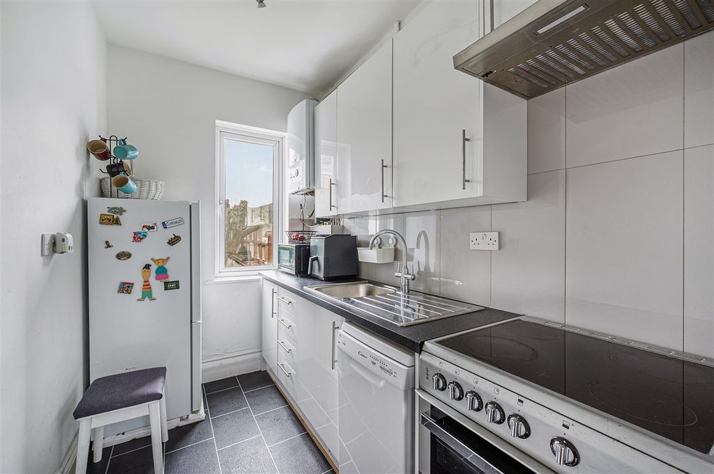 Property photo 3 of 8