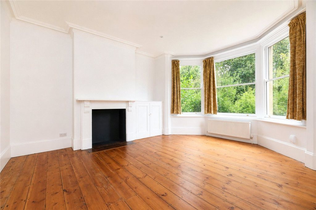 Property photo 2 of 17 Picture No. 15