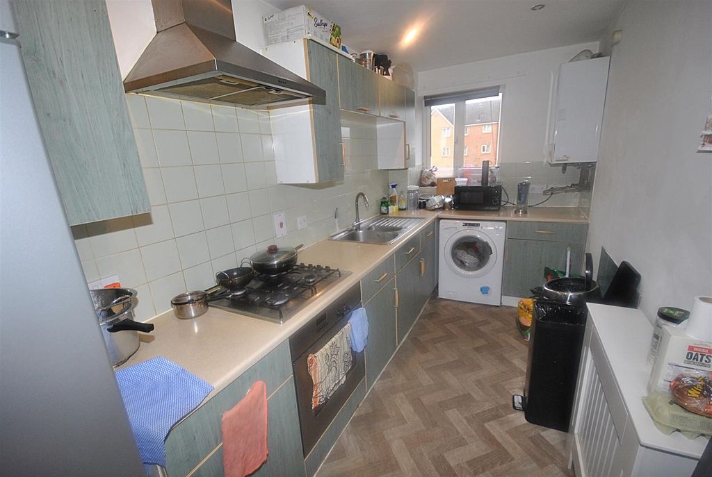 Property photo 2 of 6 Kitchen