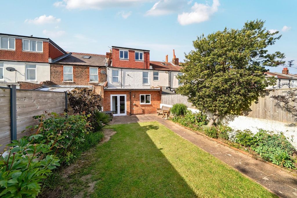 Property photo 2 of 19 1-69Ea6230d7B70-1450297-18-69E8F63Eeae73-1.Jpg