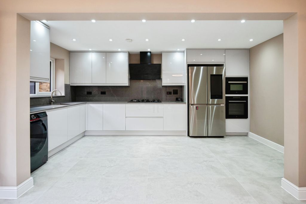 Property photo 2 of 20 21Oakwarrenoaklanesevenoakstn131Nr-6