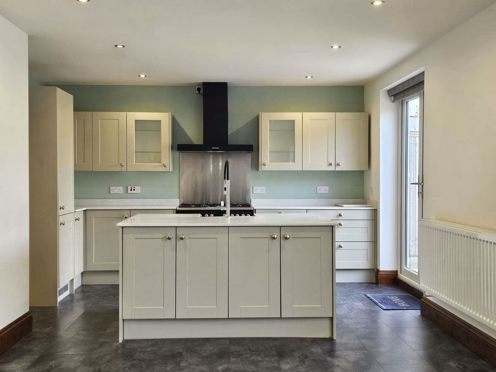 Property photo 3 of 16 Photo 8