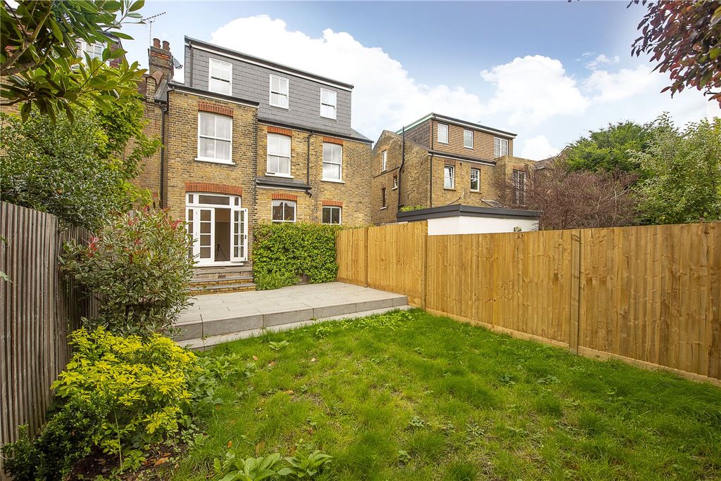 Property photo 2 of 16 Picture No. 32