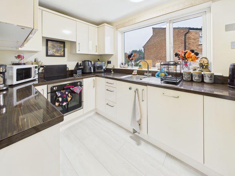 Property photo 3 of 12 Kitchen