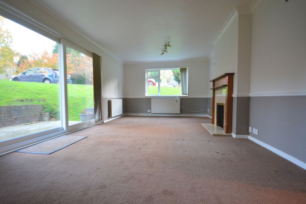 Property photo 1 of 9 2 Bed Unfurnished Flat