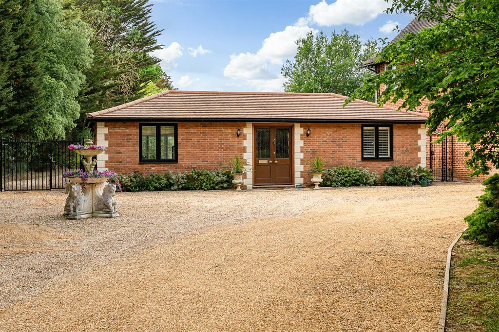 Additional image 26 of 6 bed detached house for saleThe Ridgeway, Cuffley EN6
