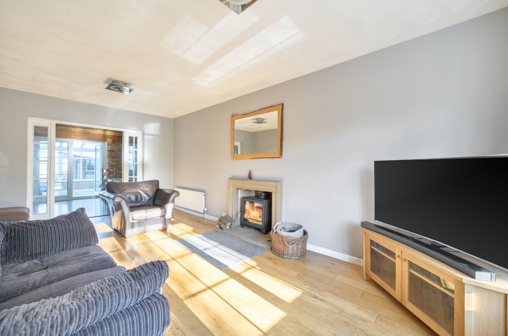 Property photo 3 of 27 Living Room