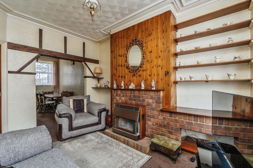 Property photo 3 of 17 Photo