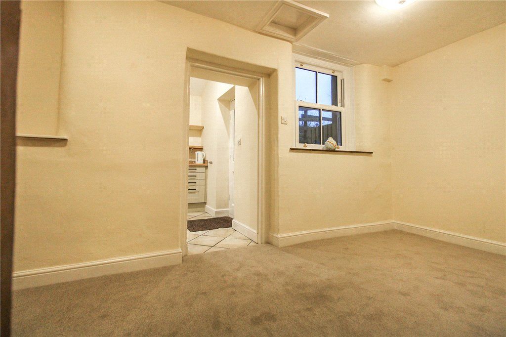 Property photo 3 of 11 Dining Room