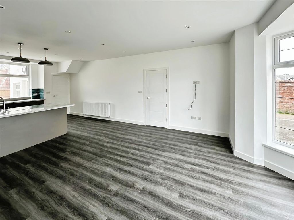Property photo 2 of 21 Open Plan Lounge / Kitchen