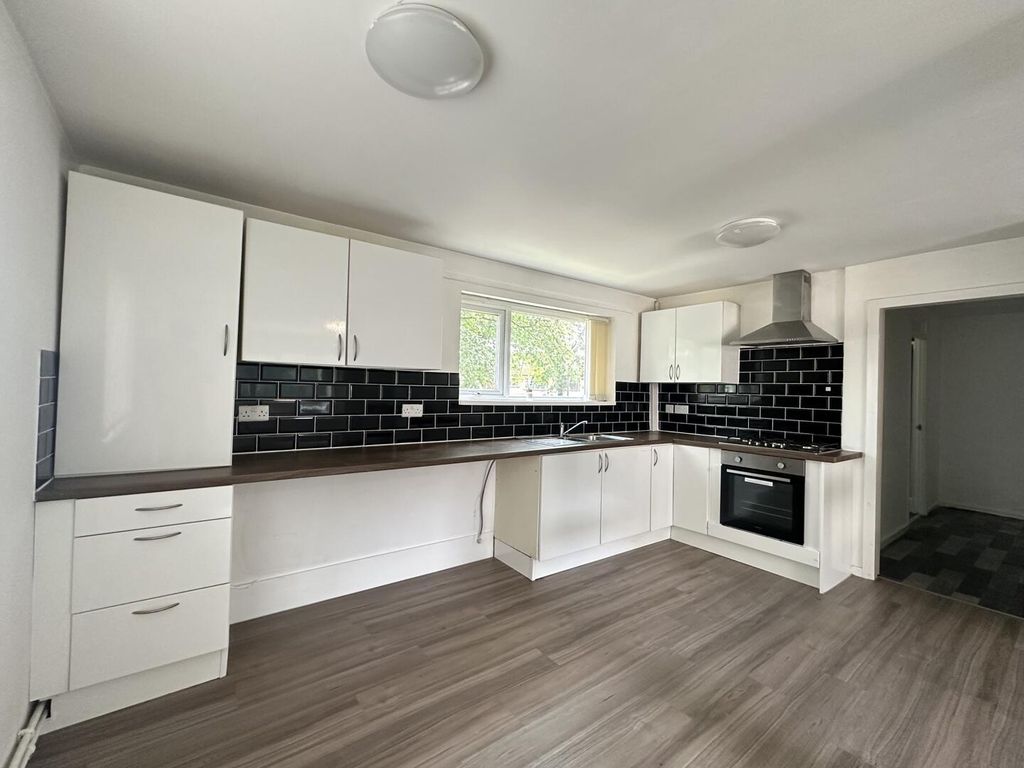 Property photo 2 of 7 Kitchen