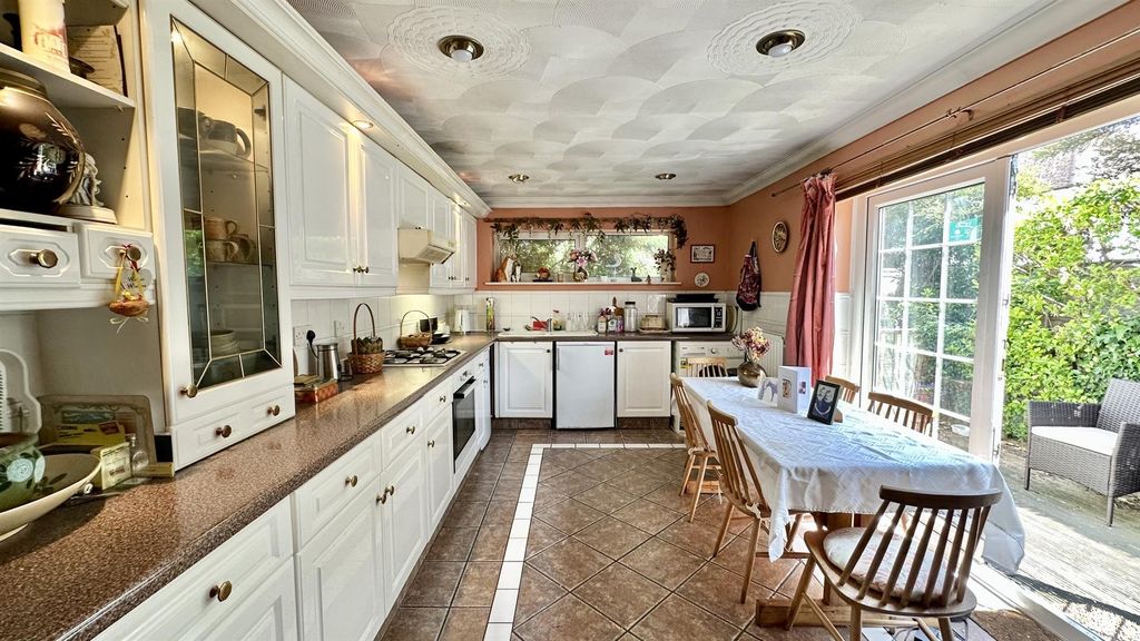 Property photo 2 of 24