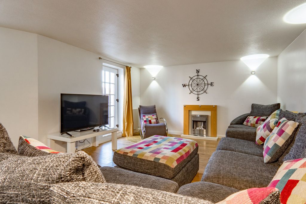 Property photo 3 of 29