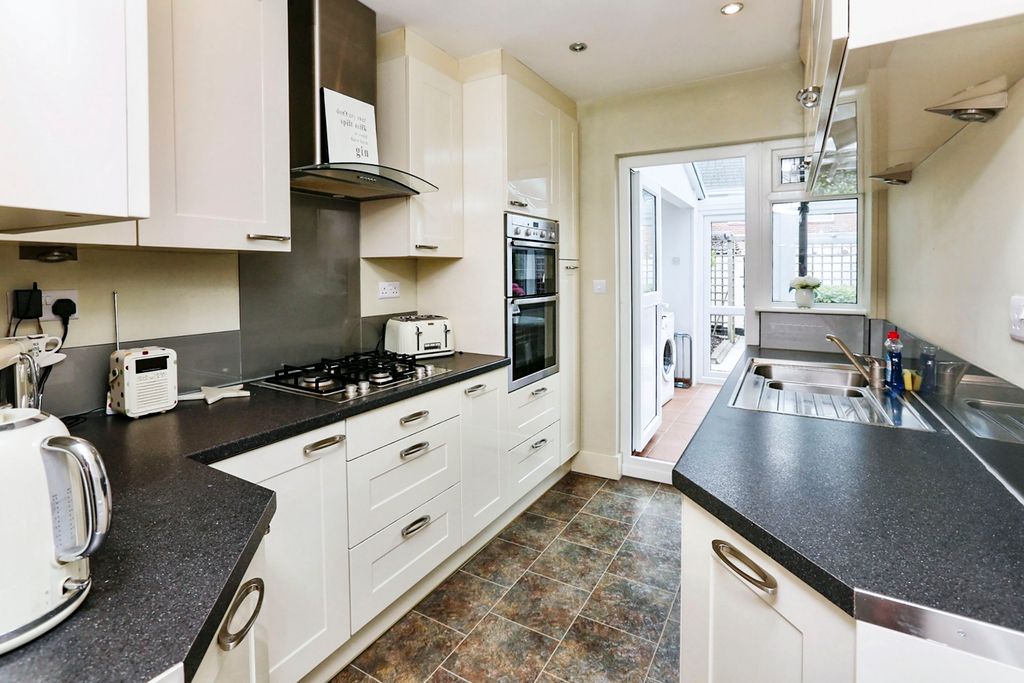 Property photo 2 of 21