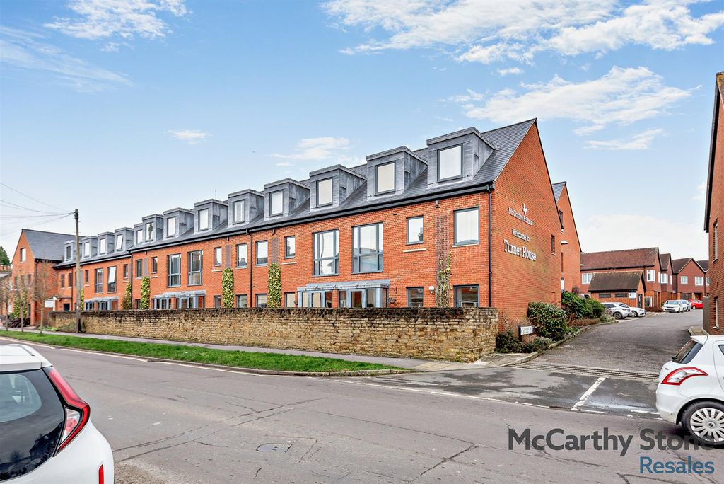 Property photo 1 of 20 8679093-Exterior04-800.Jpg