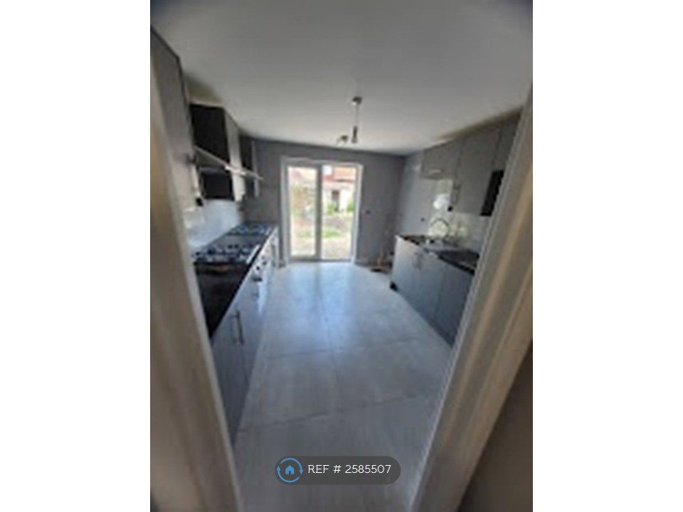 Property photo 2 of 25