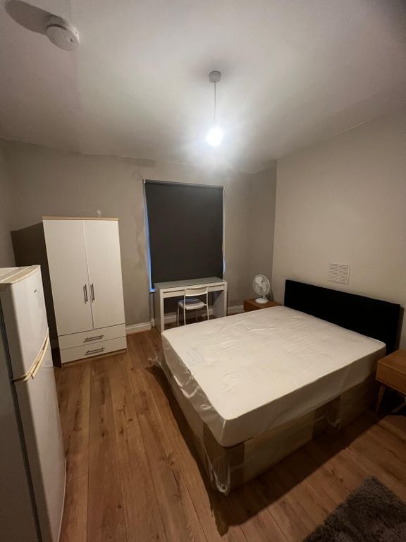 Property photo 2 of 4 Room