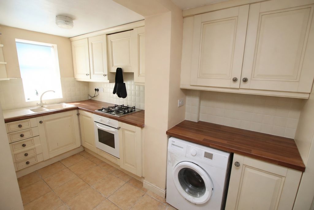 Property photo 3 of 7 Kitchen Photo 1