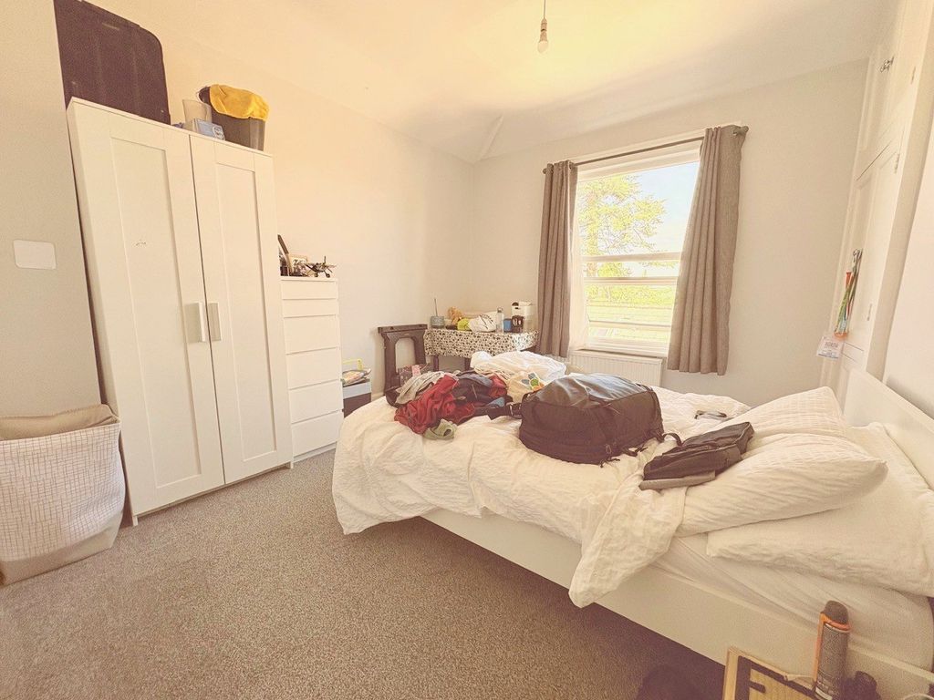 Property photo 3 of 6 1