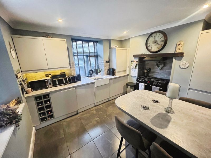 Property photo 3 of 14 Kitchen