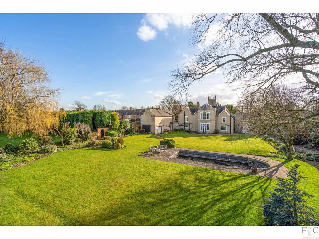 Property photo 2 of 48