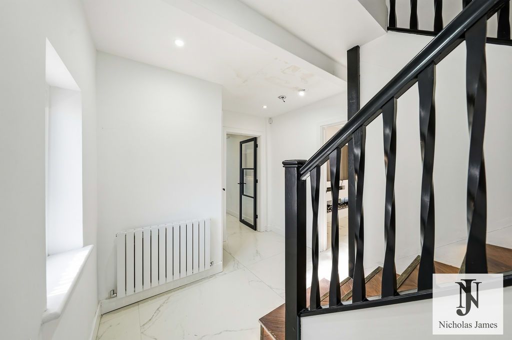 Property photo 3 of 51 Photo 32