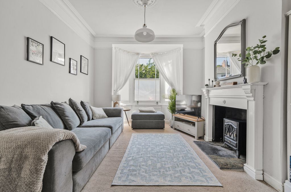 Property photo 3 of 11 1289227-21-682B61...