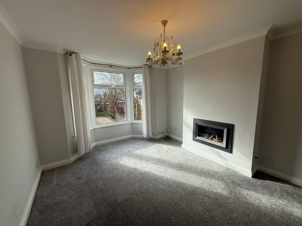 Property photo 3 of 16 Living Room