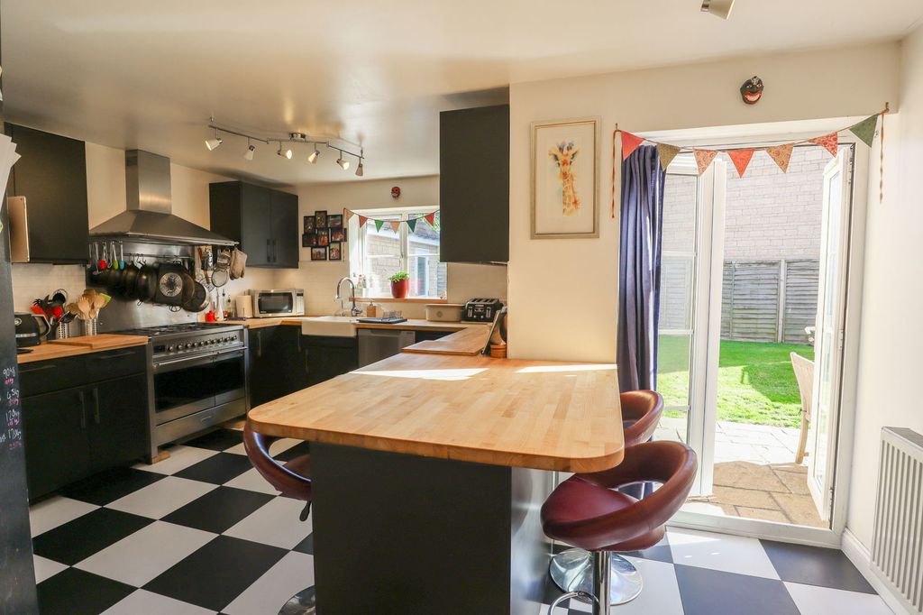 Property photo 3 of 21