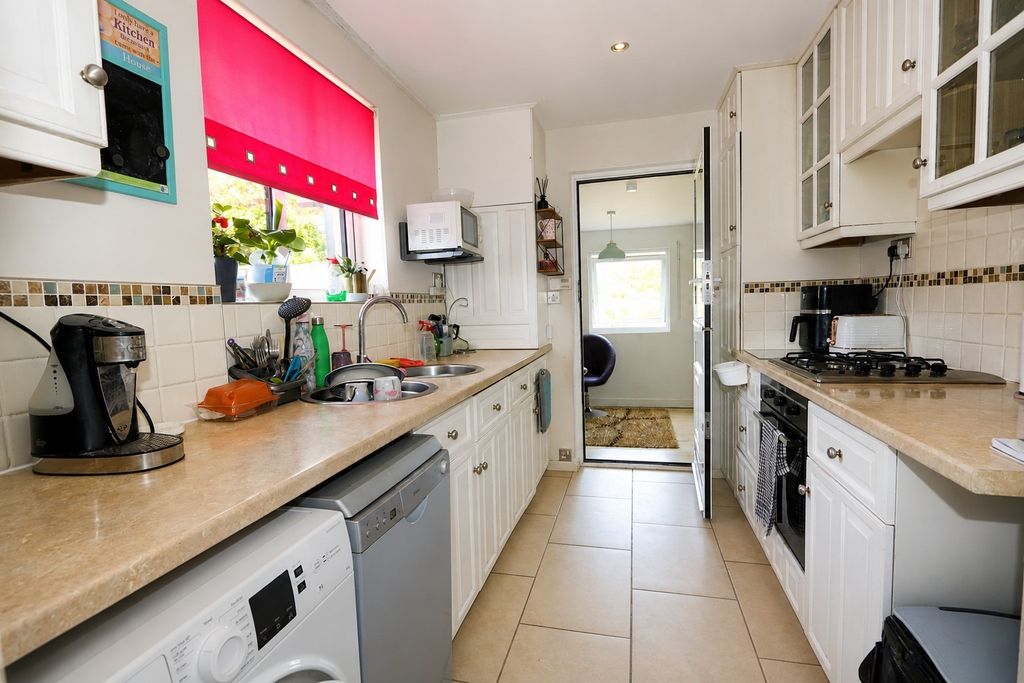 Property photo 3 of 13 5260062