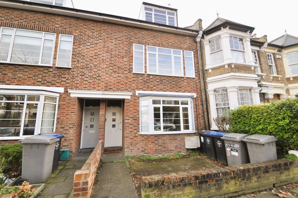 Property photo 1 of 8 Photo 4