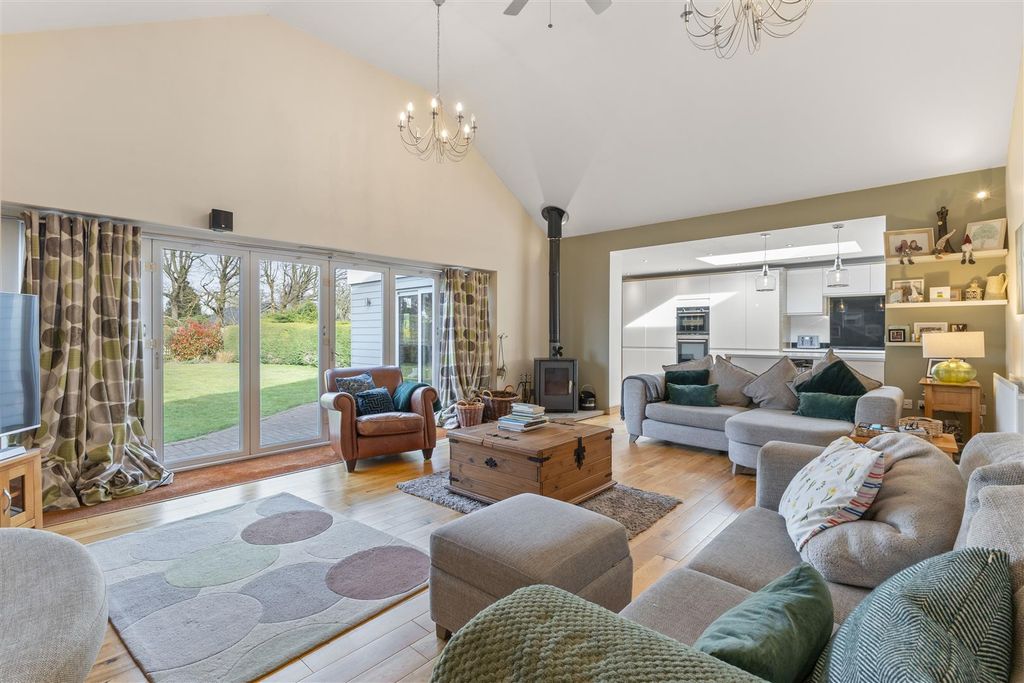 Property photo 3 of 23