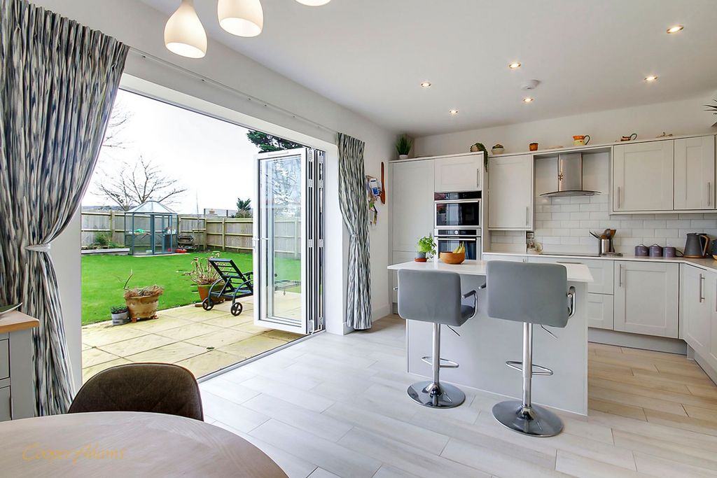 Property photo 3 of 14 Kitchen/Dining Room