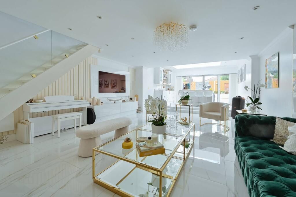 Property photo 2 of 14 Gallery