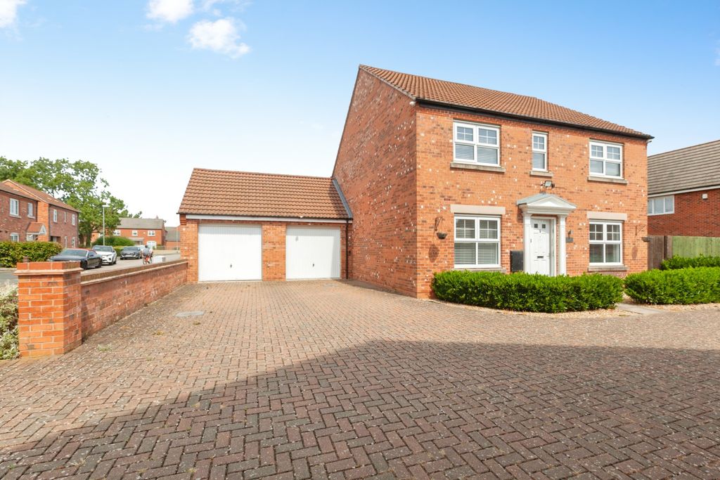 Property photo 1 of 32