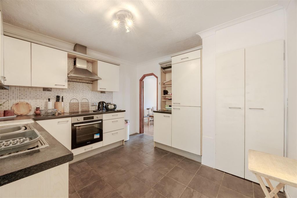 Property photo 3 of 16 Kitchen