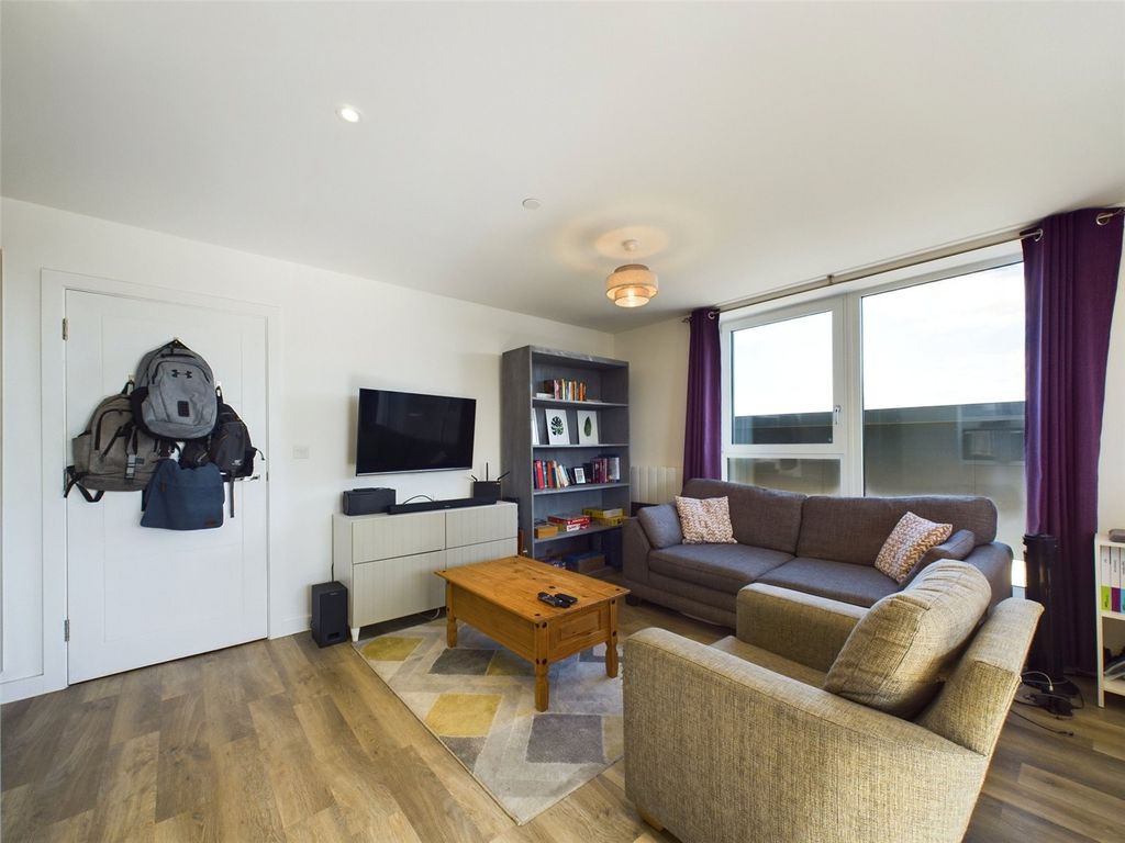 Property photo 2 of 24 Picture No. 27