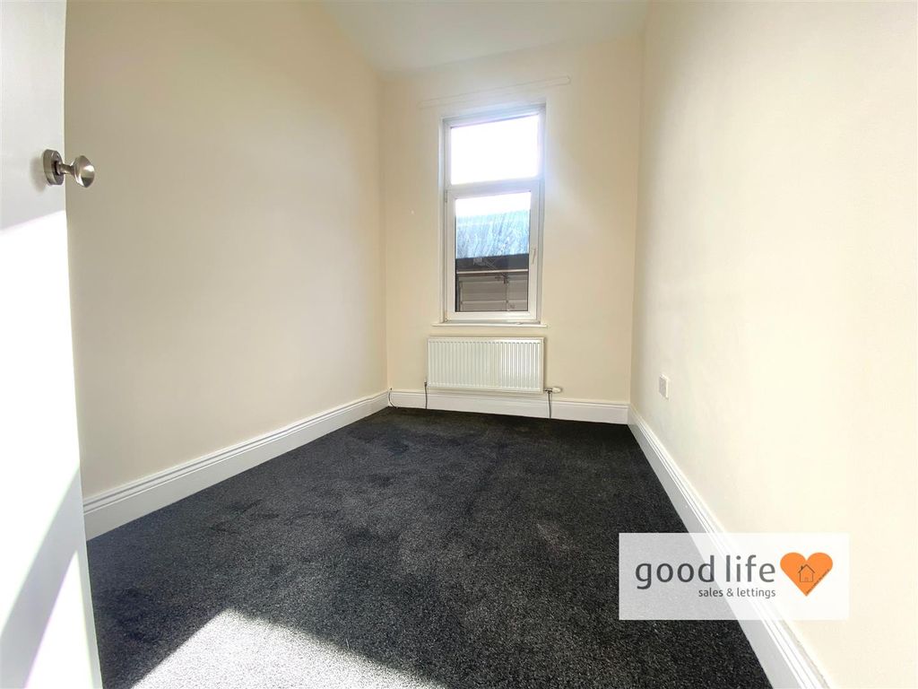 Property photo 3 of 13 20250924_141120725_Ios7York.Jpg