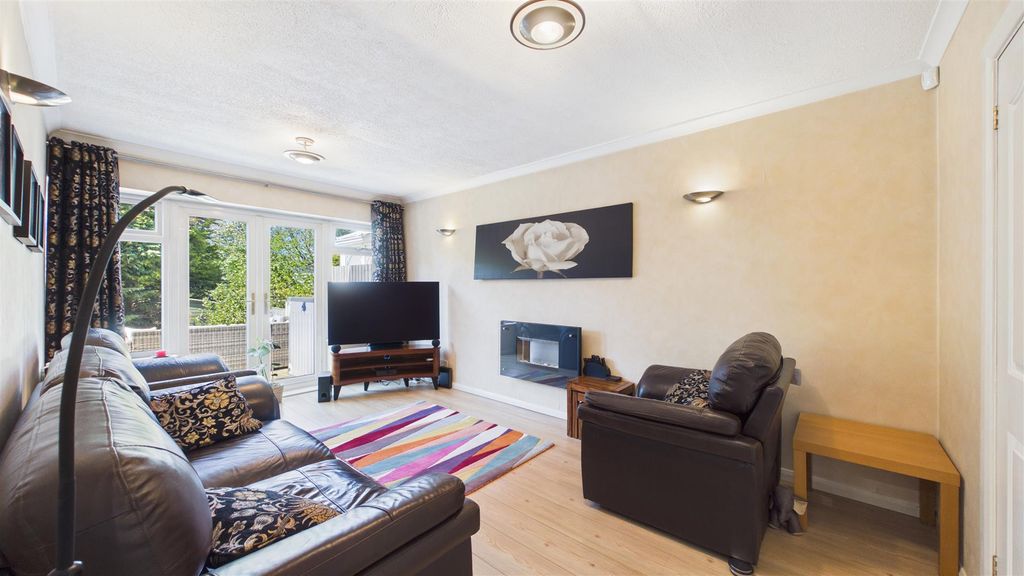 Property photo 2 of 17 Cam05101G0-Pr0158-Still017.Jpg