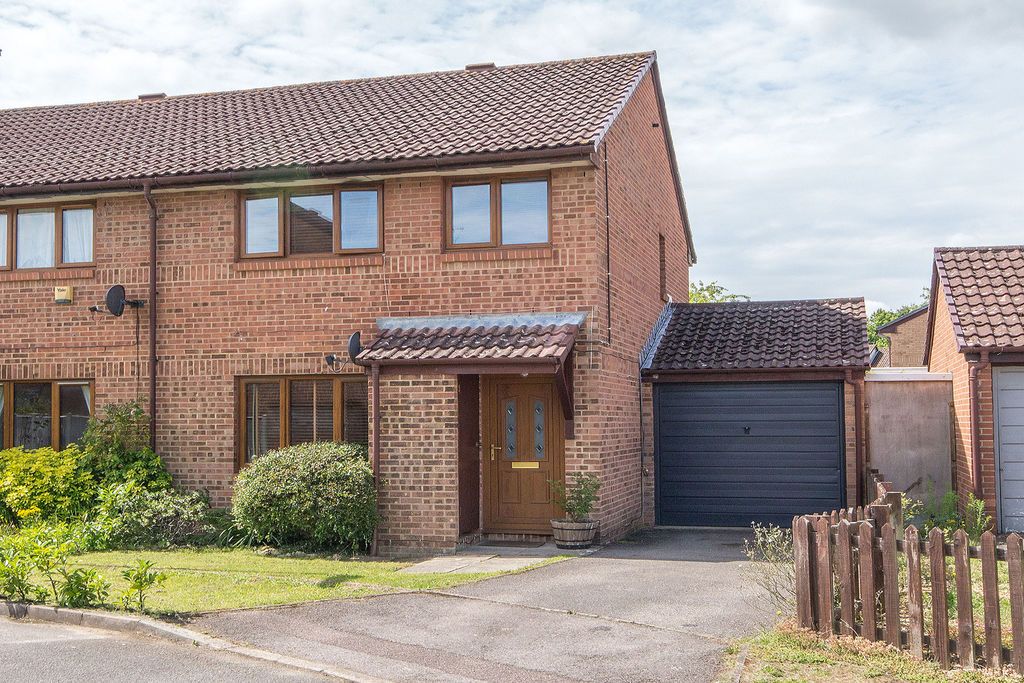 Property photo 1 of 12 External