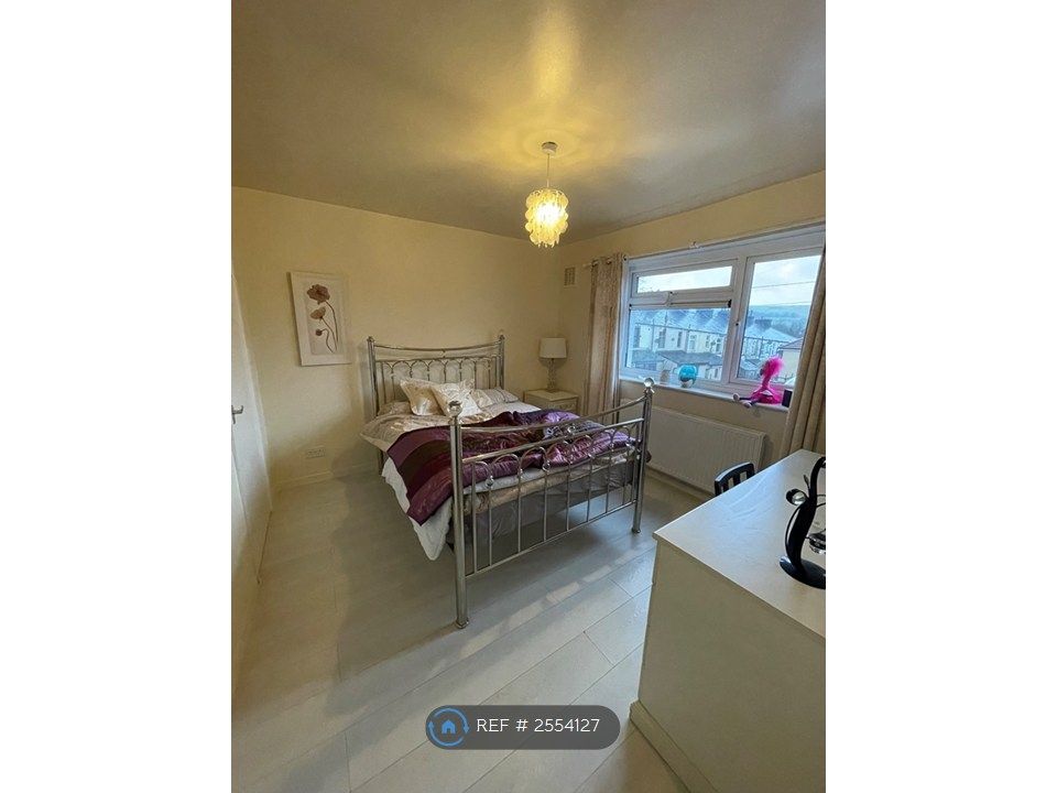 Property photo 1 of 7 Bedroom 2