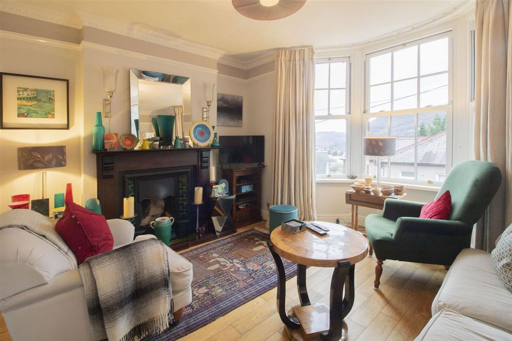 Property photo 1 of 28