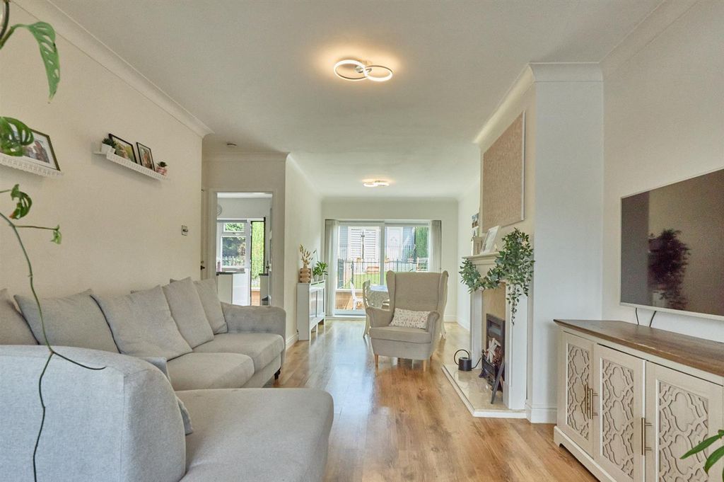 Property photo 3 of 21 Milton Cl Hinckley_1.Jpg