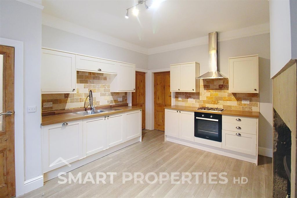 Property photo 2 of 10 2-Wellington-Street_00002.Jpg