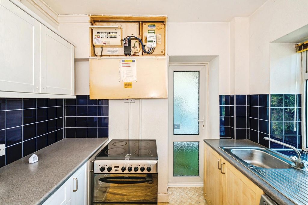 Property photo 3 of 15 Pbox-Img.Jpg