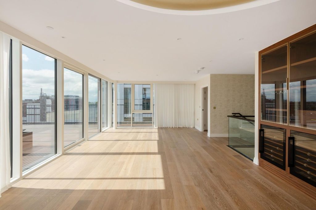 Property photo 1 of 38 40 Savoy House Hi-4.Jpg
